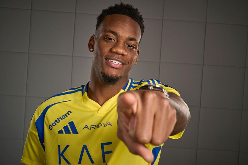 football_Post_Jhon Duran Joins Mourinhos Fenerbahce on Loan After Prolific Saudi Stint_image