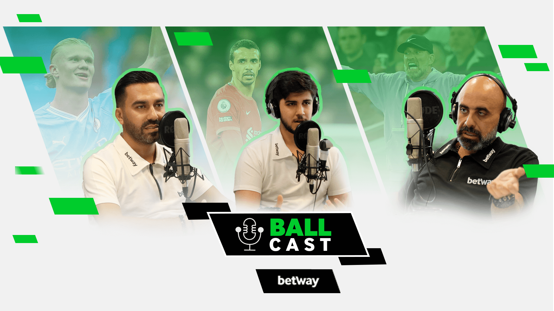 ثلاثة رجال في استوديو يرتدون سماعات رأس ويجلسون خلف الميكروفونات. تظهر في الخلفية صور لاعبي كرة قدم أثناء اللعب ولاعب غولف يحتفل. يتم عرض النص BALL CAST وشعار Betway في الأسفل.
