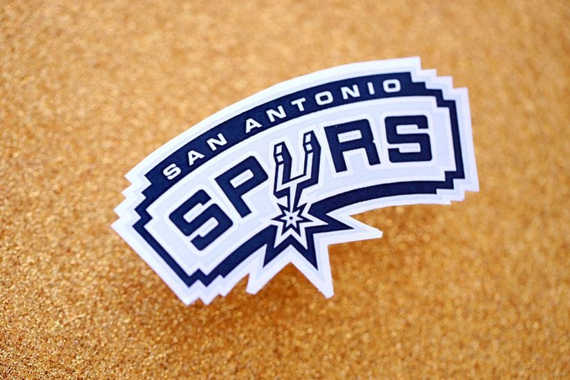 San Antonio reach the second round after a long absence