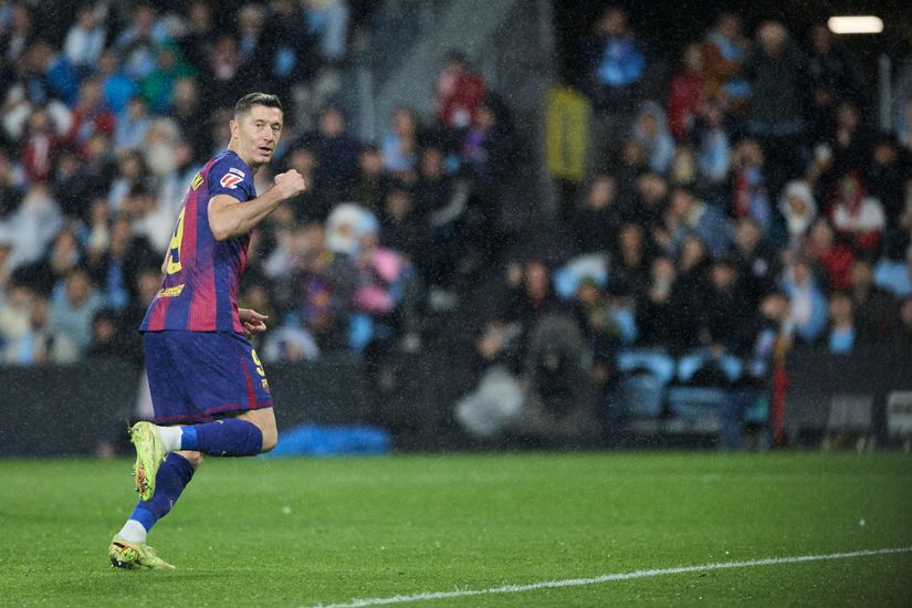 Lewandowski Hat-Trick Keeps Barcelona in Title Race After Thriller in Vigo