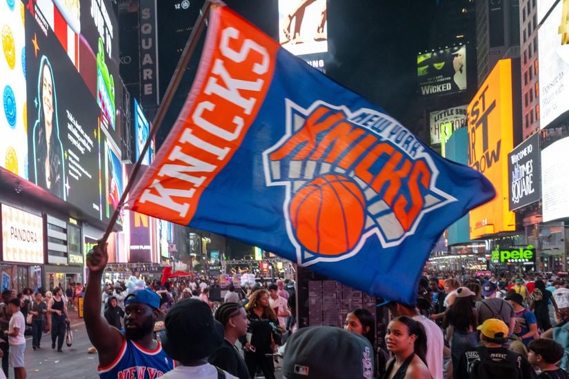 نيويورك نيكس بطلاً للـNBA بعد 53 عاماً من الانتظار