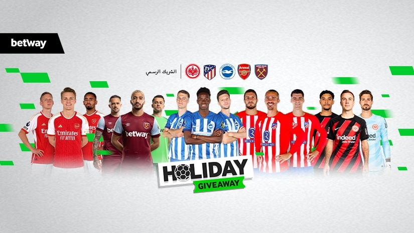 مجموعة من لاعبي كرة القدم من فرق مختلفة يقفون معًا في صورة ترويجية لإحدى هدايا العطلات المقدمة من Betway Arabia، مع عرض شعارات الفريق بشكل بارز فوقهم.