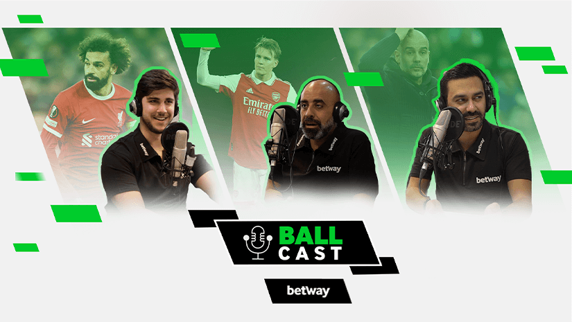 يعرض غلاف البودكاست BALL CAST ثلاثة مضيفين يحملون ميكروفونات على خلفية مشاهد كرة قدم ديناميكية. تم تصميم الغلاف بعناصر خضراء وسوداء، ويتميز بفخر بشعار Betway في الأسفل، مما يسلط الضوء على ارتباطه بحب Betway Arabia للعبة.