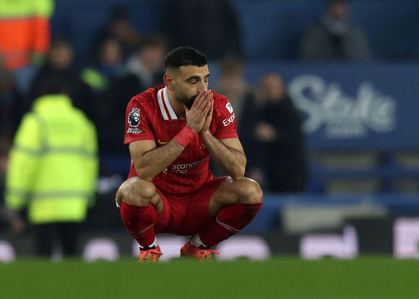 football_Post_Everton Stalls Liverpool and Denies Them a Chance to Extend Their Lead_image