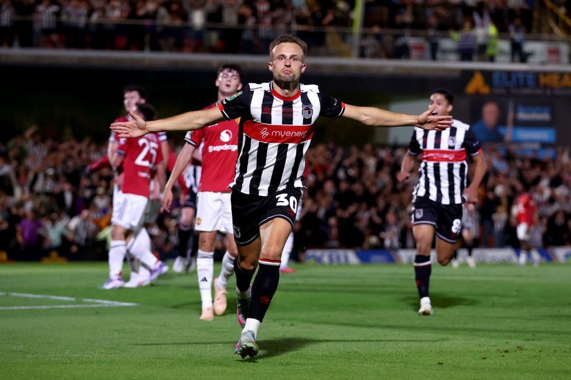 football_Post_Grimsby Stun Manchester United and Knock Them Out of the Carabao Cup_image