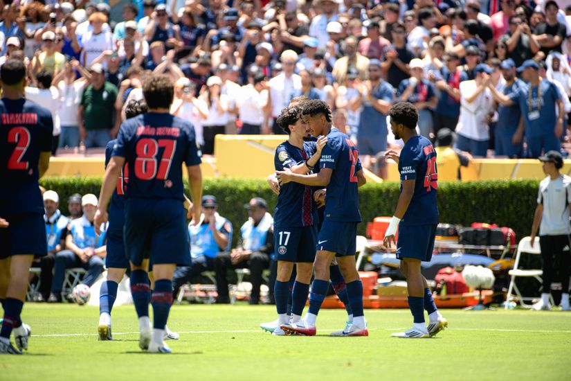 football_Post_PSG Open Club World Cup with a Four-Goal Win, Bayern Hit Ten_image